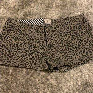 Volcom size 1 cheetah print shorts ✨🖤